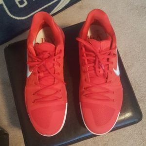 Kyrie III Basketball Shoes